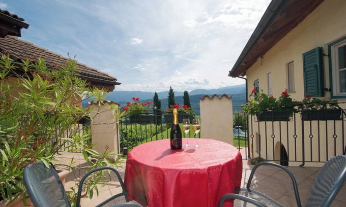 Caldaro Sulla Strada del Vino Apartment | Studio 'Vitis' with Mountain View, Private Terrace and Wi-Fi