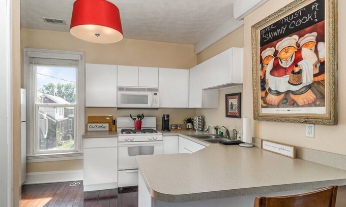 Michigan City Apartment | Studio w/King Bed, Close to Beach & Shops
