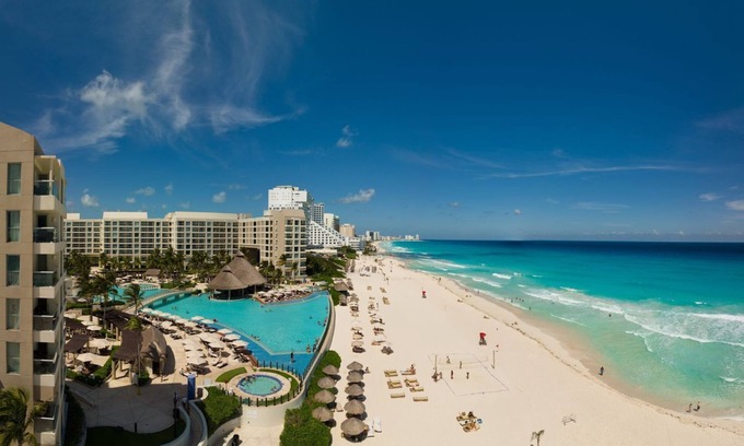 La Isla Resort | Studio - Westin Lagunamar Resort - Full Resort Access. On the beach.