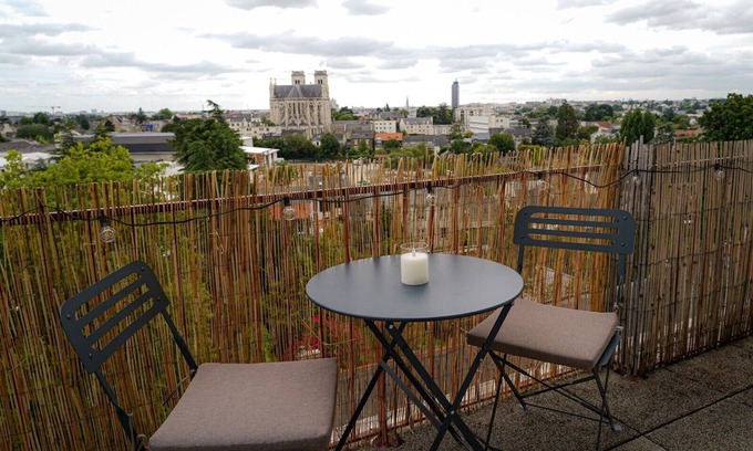 Coudray Apartment | Studio with balcony and view of Nantes