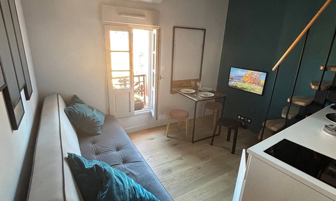 Saint - Aubin - Dupuy Apartment | Studio with character - Place DUPUY