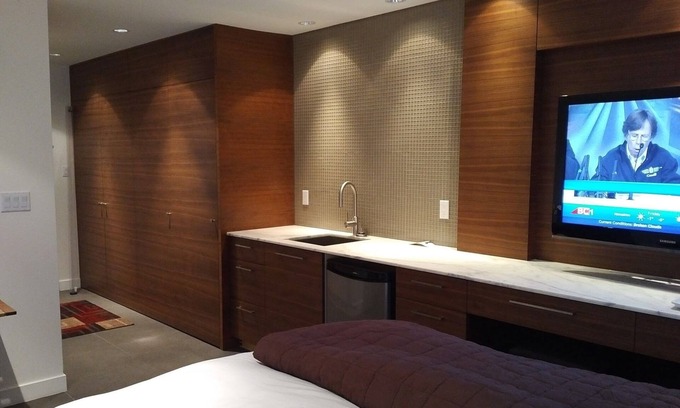 Nordic Estates House | STUDIO WITH FOUR SEASONS FINISHES