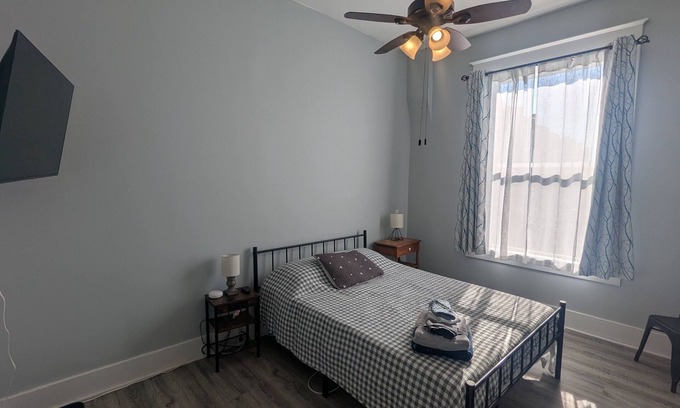 Robinson Apartment | Studio with Queen Bed