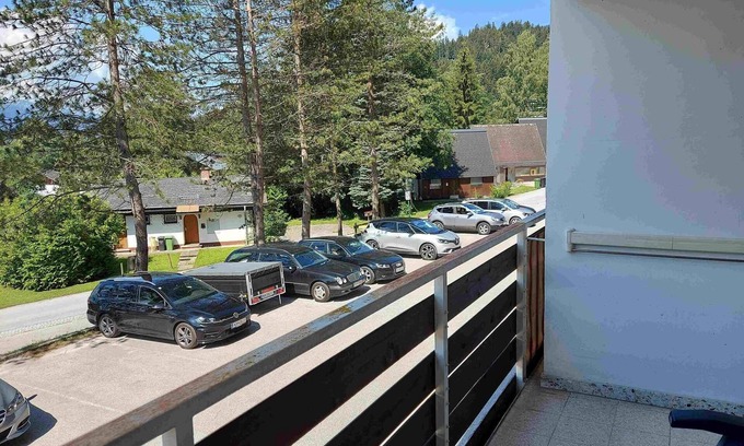 Bad Mitterndorf Apartment | Studio with satellite TV and Wi-Fi