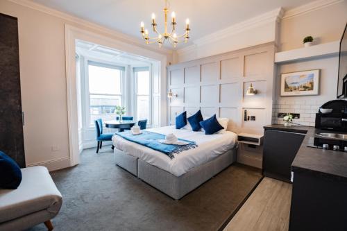 Sutton Cross Apartment | Studio with Scenic Marina Views