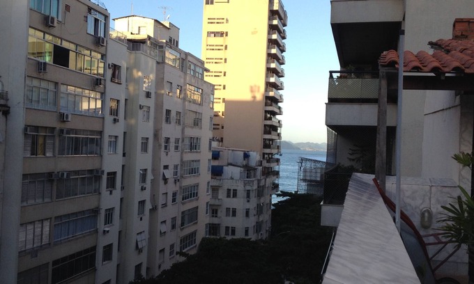 Copacabana Apartment | Studio with side sea view, close to 3 beaches and 250Mb Wifi