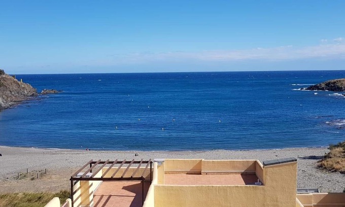 Cerbere Apartment | Studio with terrace, beach access, parking. Pets allowed