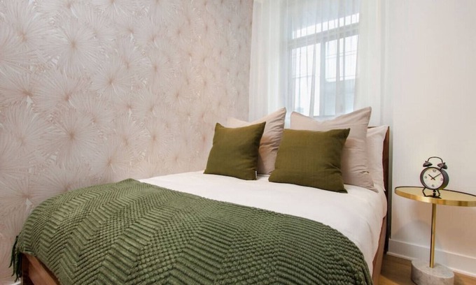 Plateau Mont Royal Apartment | Studio6/Plateau/St-Denis/Terraces/SelfCheck-In/AC