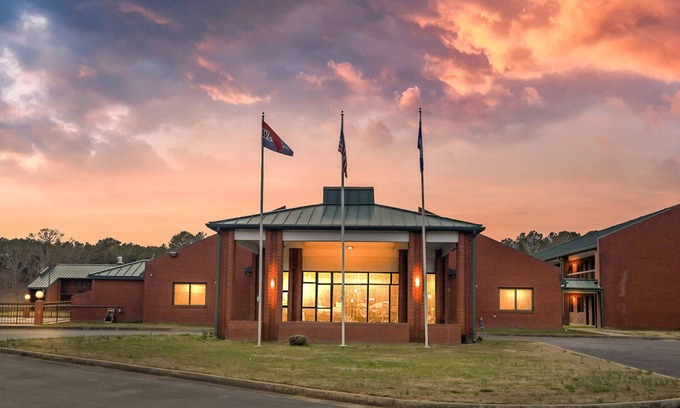 Emporia Hotel | Studios and Suites 4 Less Emporia