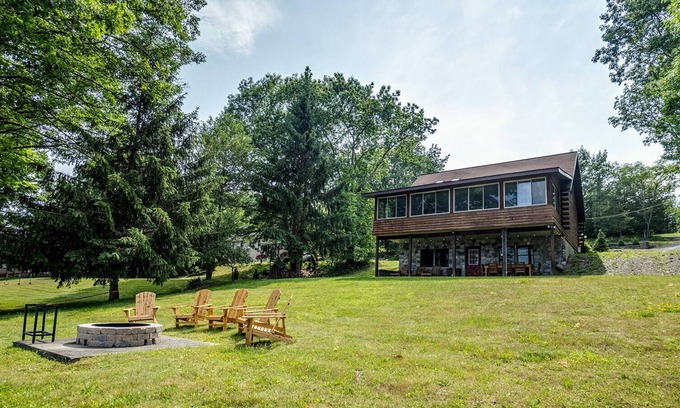 Valois House | Stugan-Seneca Lake House