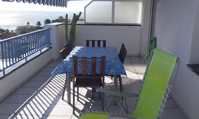 Sant Carles de la Rapita Apartment | Stunning views of the sea and harbor, FREE WIFI, AIR CONDITIONING, max 4 PEOPLE