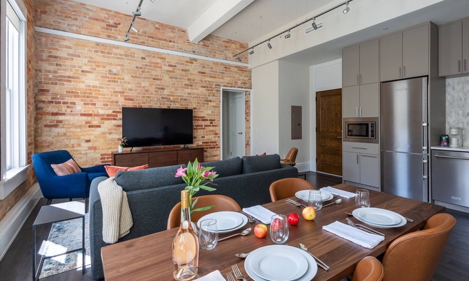 Downtown Condo | Stunning 1BR Walkable Loft above Palafox