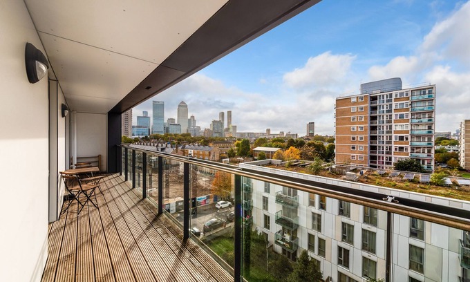 Lansbury Apartment | Stunning 2-Bed Apartment in London