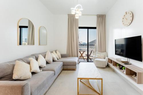 Al Khan Apartment | Stunning 2 Bed in Cyan Beach Residence