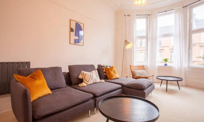 Kelvinbridge Apartment | Stunning 2 bed property in heart of West End