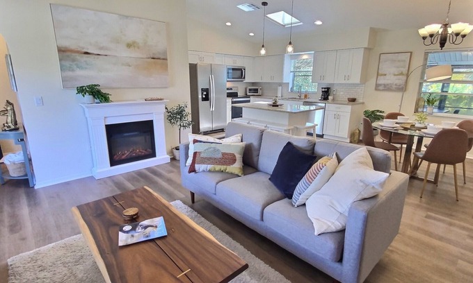 Venice Gardens House | Stunning 2Br/2Ba Pool Home Near Beaches