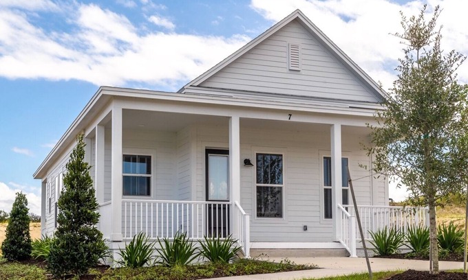 Lake Alfred Cottage | Stunning 2BR House on a Lakeside Estate!