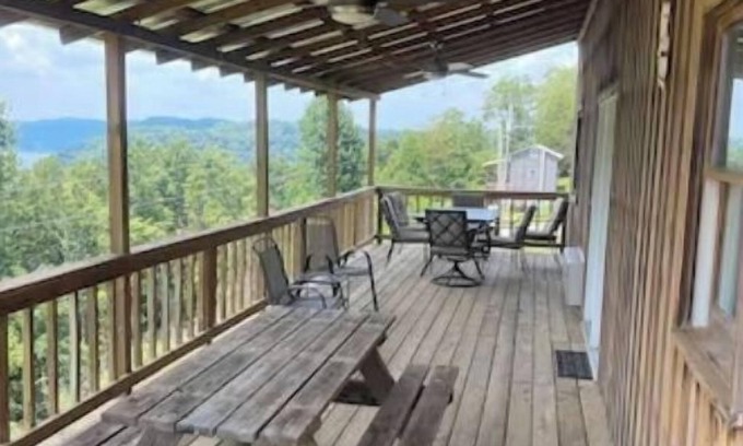 Baxter Cabin | Stunning 2BR Lake Cabin Mine Lick Creek Resort 160