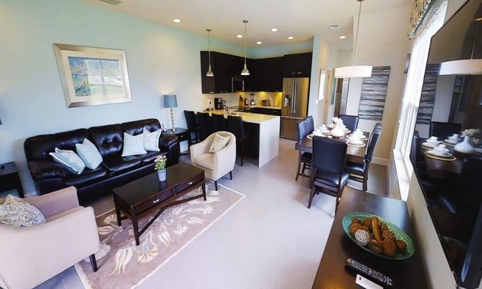 Four Corners House | Stunning 3 bed/3 bath end-of-row townhome, dip pool, balcony, Disney 9 miles!