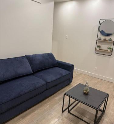 Cote-Des-Neiges—Notre-Dame-De-Grace Apartment | Stunning 3-Bedroom Home in MTL NDG