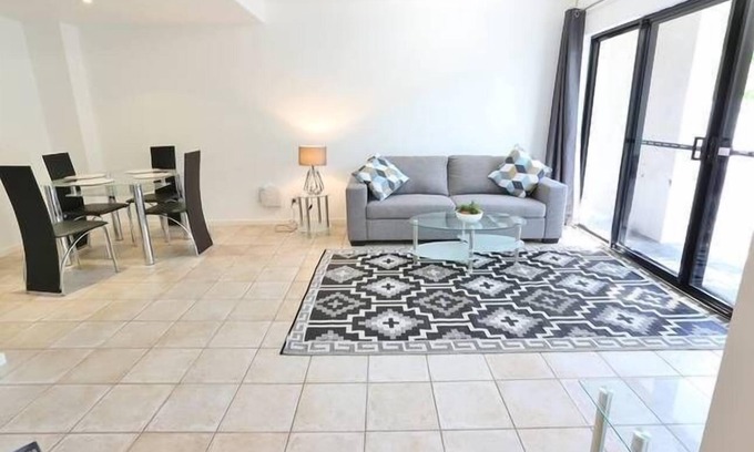 Ascot House | Stunning 3 Bedroom Private Home