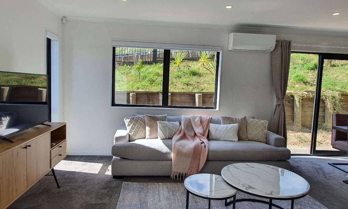 Hamilton House | Stunning 3 Bedrooms House Close to University