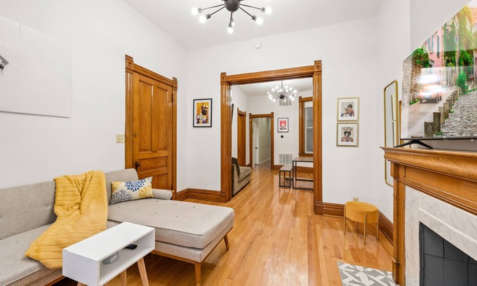 Wrightwood Neighbors Condo | Stunning 3 BR in prime Chicago location
