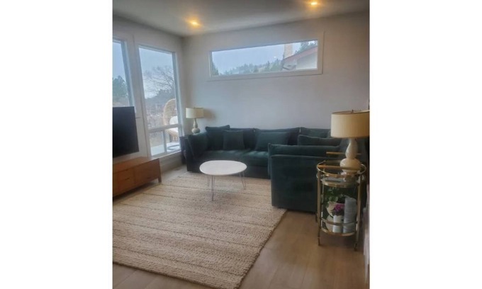 Kamloops House | Stunning 365degree vapor cleaned central view home