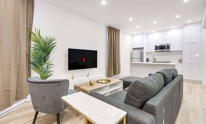 Mile End Apartment | Stunning 3BR w/Sofa Bed near Little Italy - A