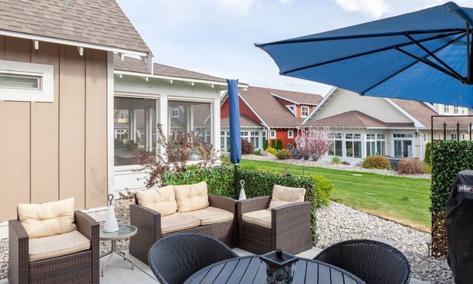 Okanagan-Similkameen House | Stunning 4-Bedroom 2 Storey Retreat – Sleeps up to12
