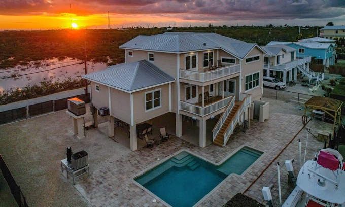 Breezeswept Beach Estates House | Stunning 4 Bedroom 5.5 Bath pool home with Sunset Views!