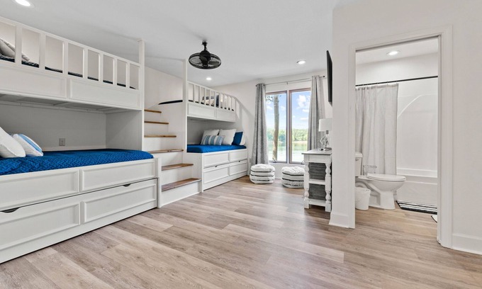 Clinton House | Stunning 4-bedroom Lakehouse on the water!