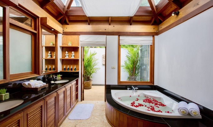 Cherngtalay Villa | Stunning 4 Bedroom Villa, Surin Beach, Phuket