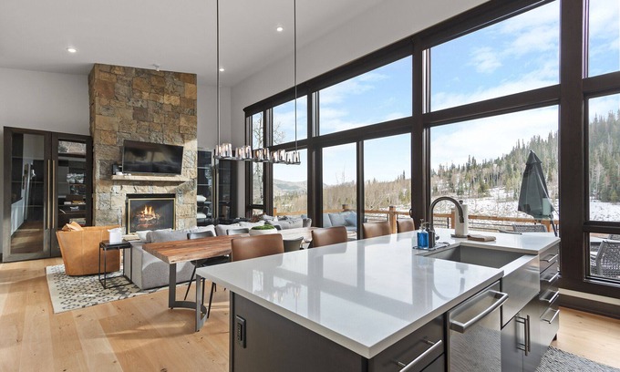 Silverthorne House | Stunning 4 Bedroom in Silverthorne!