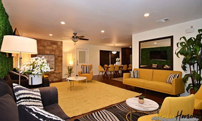 Round Rock House | Stunning 4BR 2BA Sleeps 12 in the Heart of Round Rock