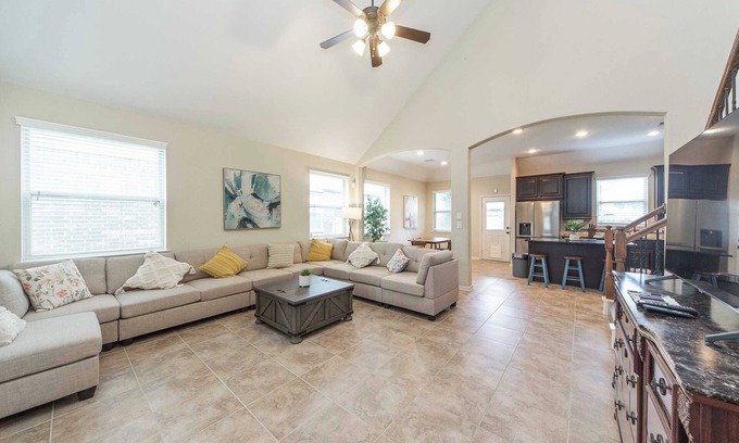 Fulshear House | Stunning 4BR Home in Gated Katy Community - Spacious, Modern & Luxurious #41267