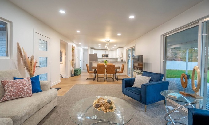 Murray House | Stunning 5 Bedroom Home Near Utah's Adventures!