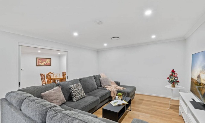 Wishart House | Stunning 5BR Big Modern Home w/Parking/Malls/Parks