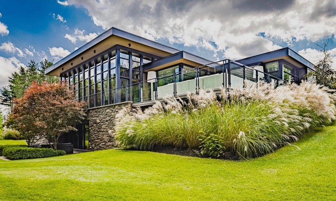 Caledon House | Stunning 6 bed 5 bath estate on 65 acres with Pool, Hot Tub and Tennis Court!