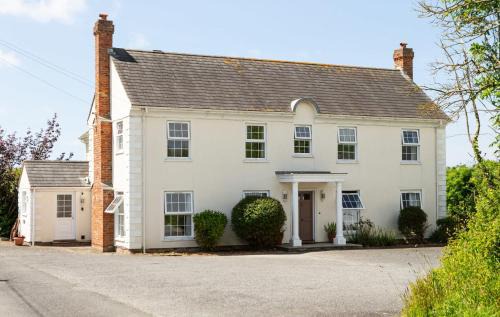 Widemouth Bay House | Stunning 6 Bedroom Cottage near Cornish Coast