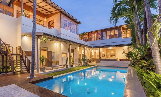 Umalas Villa | Stunning 7BR Large Group Private Pool Yoga Gym Cinema 10min Canggu Surfing Beach