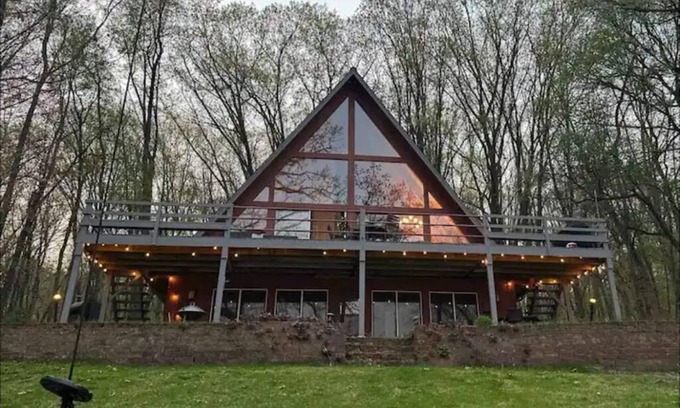Poynette Cottage | Stunning A-frame on Lake WI