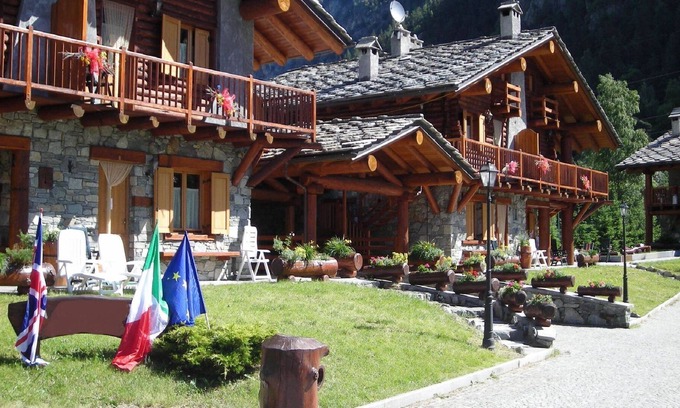 Antey-Saint-Andre Apartment | Stunning Apartment in Antey-Saint-André near Ski Lift
