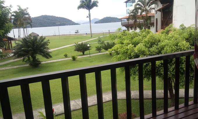Bracui Apartment | Stunning Apartment in Angra