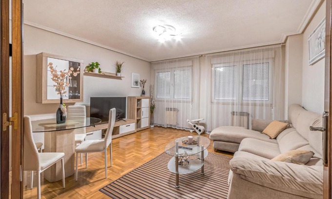 Distrito Oeste Apartment | Stunning Apartment In Gijón With Wifi