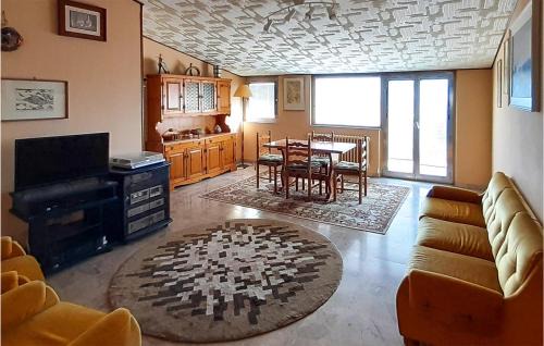 Penne Apartment | Stunning Apartment In Penne With Wifi