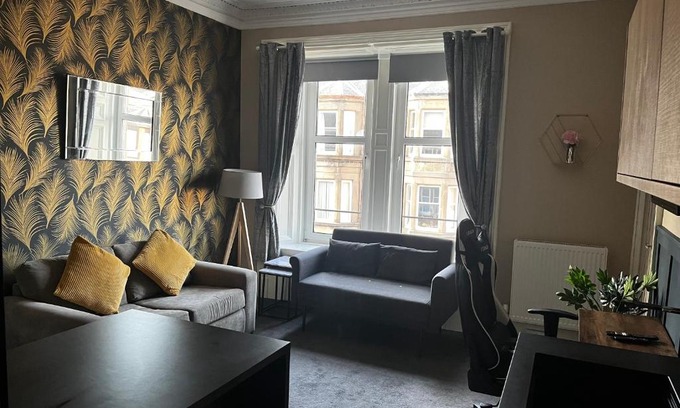 Dundee Apartment | Stunning apartment on Perth Rd-mins from City Centre Dundee