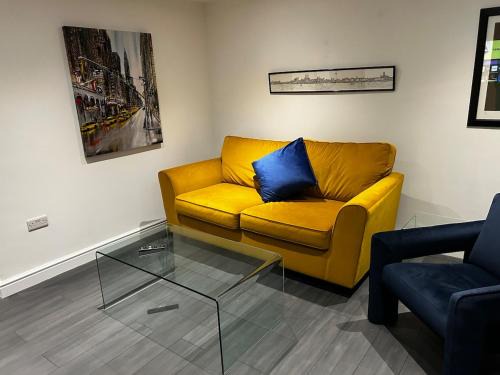 Barnsley Apartment | Stunning apartment with parking near Barnsley town centre sleeps 4