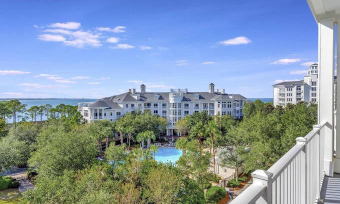 Villa Lago Condo | Stunning Bay Views on the 6th Floor: Two bedroom with Fully Equipped Kitchen, Sleeper Sofa at Sandestin Golf and Beach Resort!