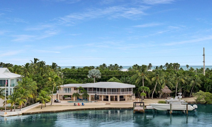 Lower Matecumbe Key House | Stunning Bayfront Home with Pool & Dockage in Islamorada
